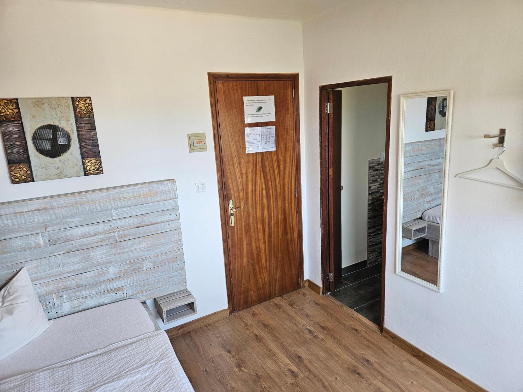 Seven Hostal Cala Millor  Bagian luar foto