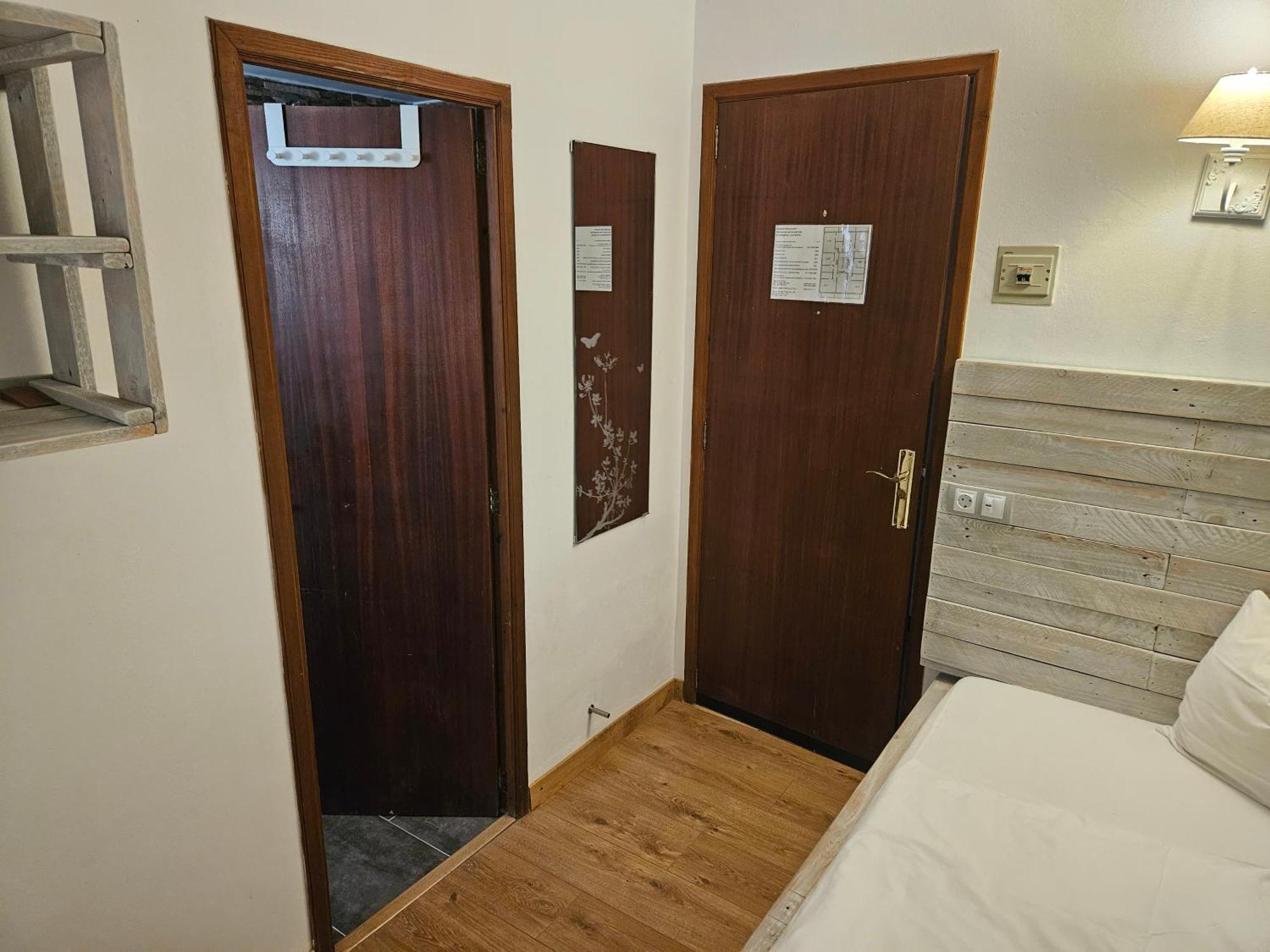Seven Hostal Cala Millor  Bagian luar foto